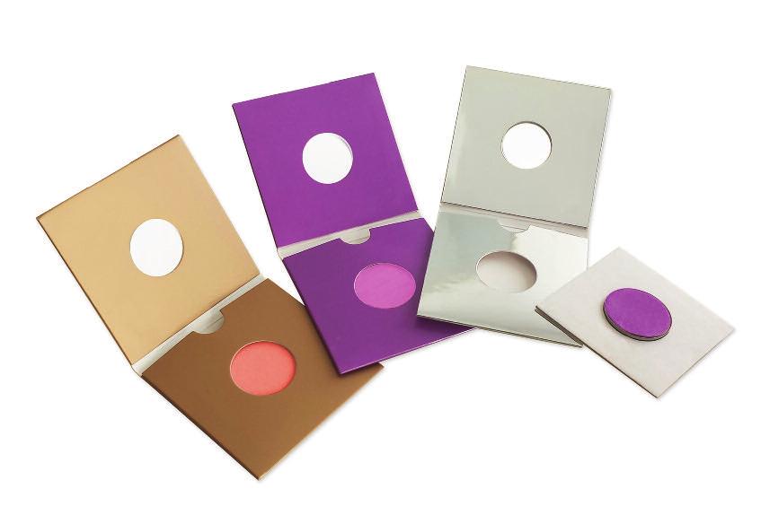 An innovative extraflat cardboard trousse specifically designed for makeup powders and powder refills.