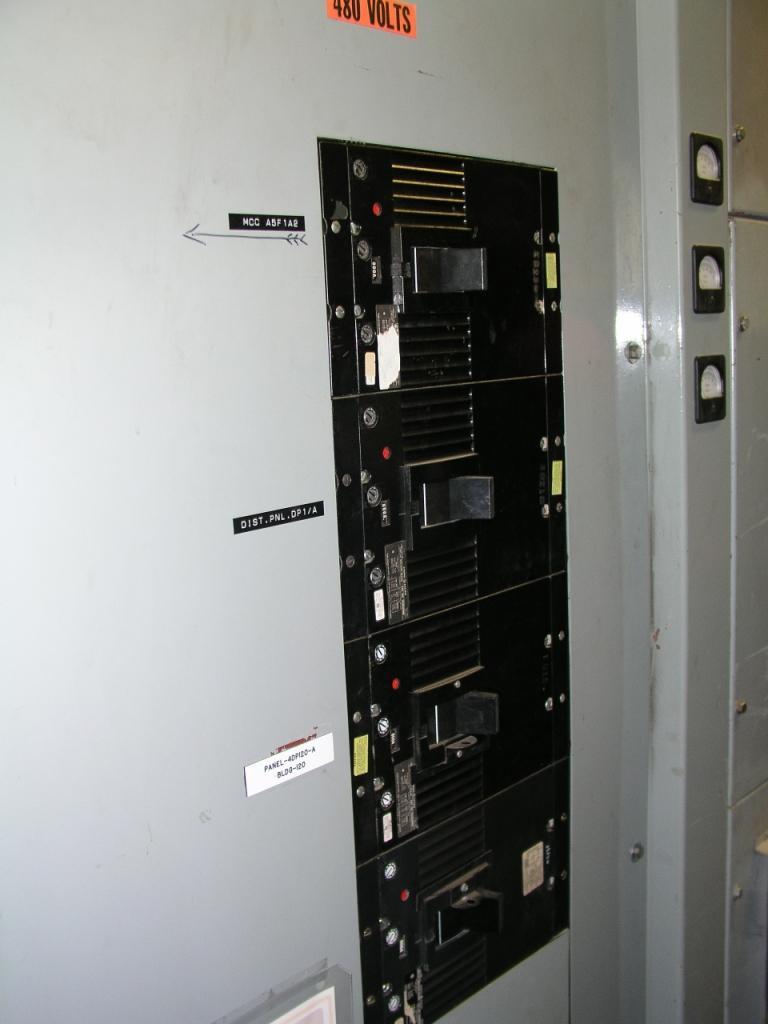 Molded Case Circuit Breakers Panel-board with 4-800A MCCBs Thermal-magnetic Adjustable with front panel rotary