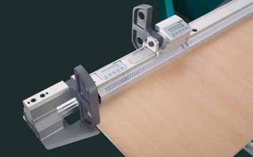 You simply set the miter cross-cut table, which is connected to the controller via a bus line, to the desired cutting angle. The radio-controlled electronics take care of the rest.