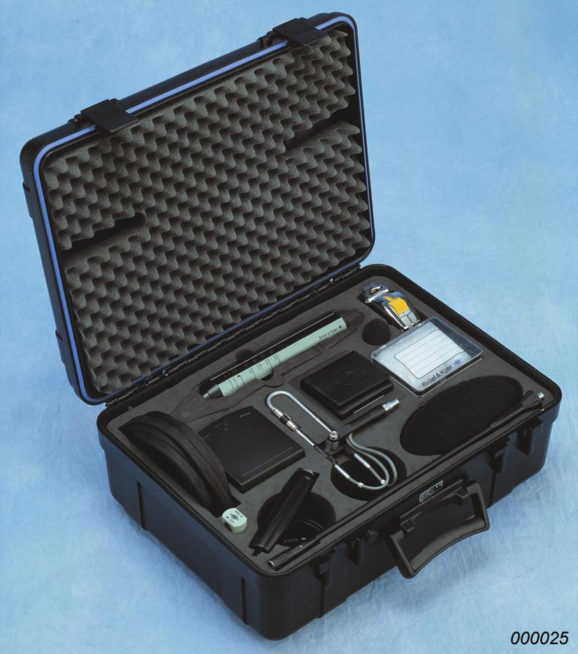 B K Fig. 1 Probe Kit Type 3599 comprising Remote Control Unit ZH 0632, intensity probe, microphones, cables and accessories, is supplied with a carrying case.