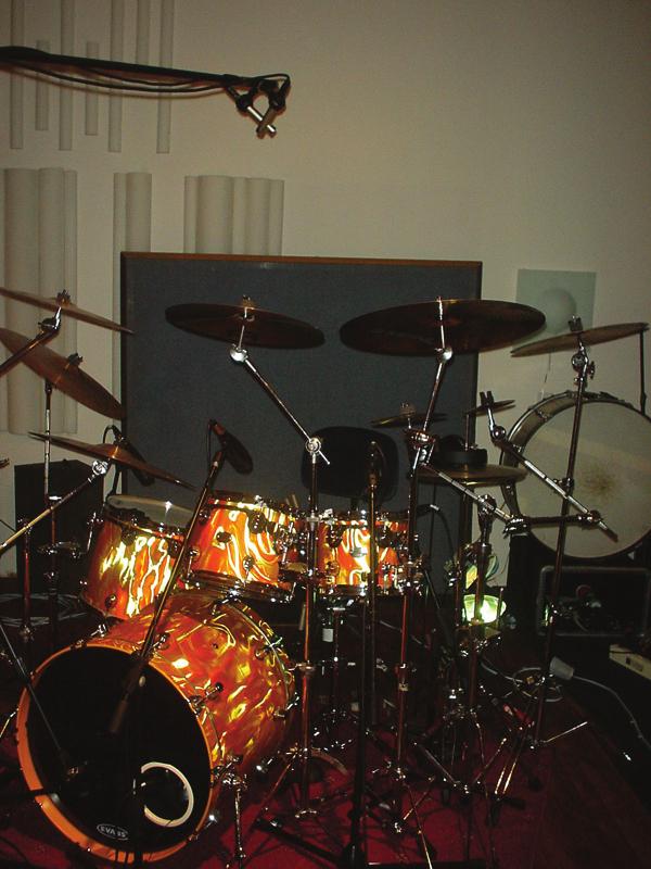 OPERATION 5. Drum Overheads (XY example) Place two small diaphragm condenser microphones on an XY stereo microphone holder (bar).