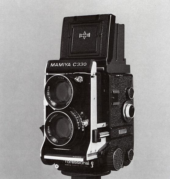 Twin-lens reflex with focusing