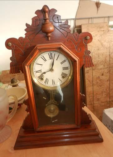 ANTIQUES & COLLECTIBLES Nice Walnut Gingerbread Kitchen Clock Nice Gone with