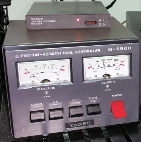 Rotator control and PC interface Yaesu G-5500 rotator provided with a controller to allow manual positioning of the antennas in azimuth and elevation.