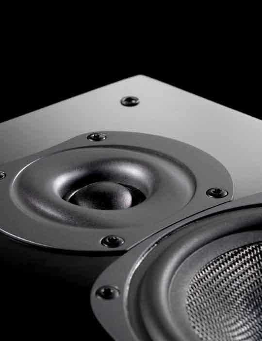 Dual Catenary tweeter dispersion plate cast from Aluminium, the new tweeter plate enhances the dispersion characteristic, to prevent beaming and to widen the listening sweet spot.