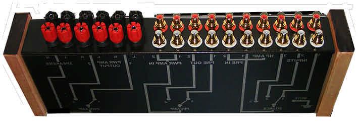 amplifier/speaker switches in one chassis. SCC that provides connections for sources, preamps, a headphone amplifier, power amps, and one speaker system is shown below.