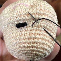 Of course my version of the face is just a suggestion, you can design the face as you like. Ear (make 2): Skin yarn, hook size 2.0 mm 1.