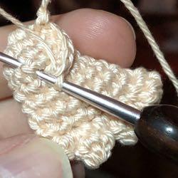 3 rd Toe: 9.c) inc, insert hook in 6 th and 11 th stitch and sc 1, turn, insert hook in the 11 th stitch and inc, sc 1 (6) 10.c) sc in each st around (6) 4 th Toe: 9.