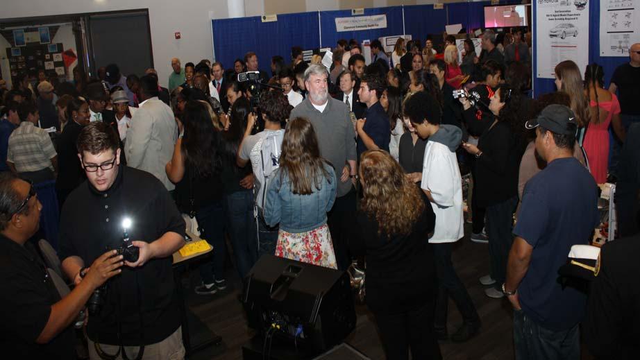 More than 800 students, industry professionals, mentors, volunteers, guest