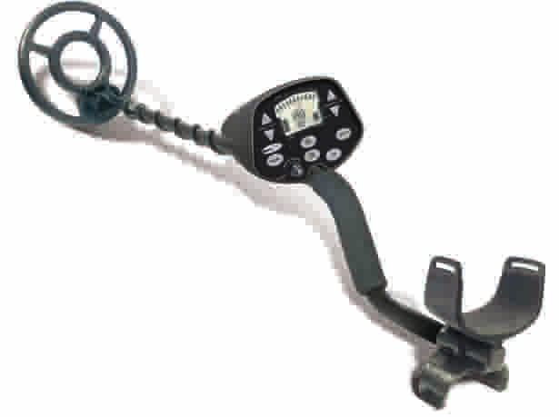 OWNER S MANUAL The Discovery 3300 is a professional metal detector.