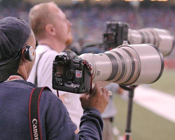 Career Opportunities Photojournalist (newspaper/magazine/ web) Sports photographer Portrait/events