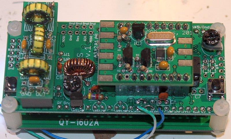 Ensure that the Si5351A synthesiser module is inserted the correct way round as shown in the photograph.