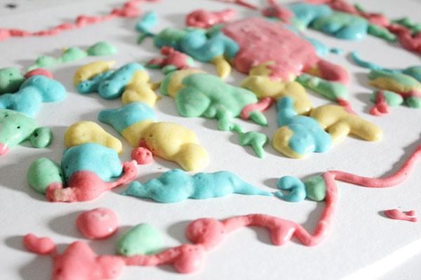 ART - Puffy Paints Provide food coloring, 1 part flour, 1 part salt, 1 part water, squeeze bottles (old ketchup bottles), paper.