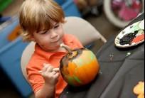Once dry, encourage the children to use green crayons to connect their pumpkins with a vine and use their finger prints to make leaves.