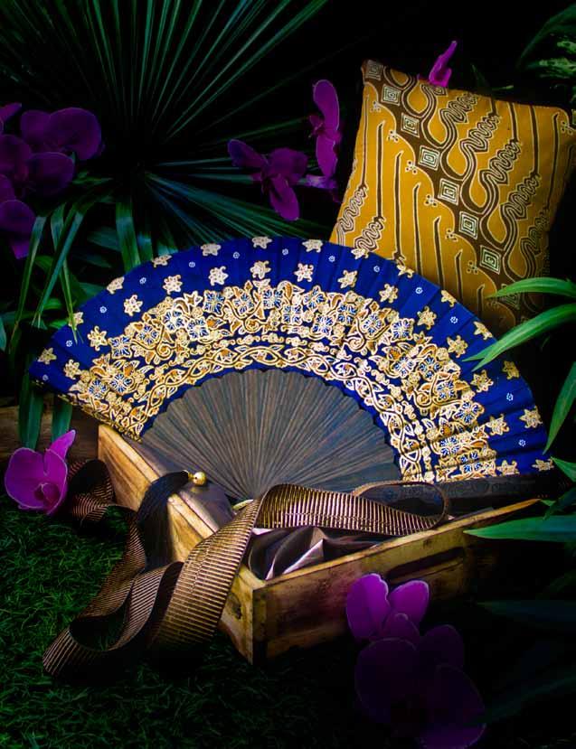 DECORATIVE FAN Painted by our talented batik artisans, this hand-held fan is a picturesque piece with many purpose.