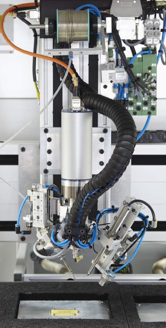ON POINT, SMOOTH-PULLING SOLDER FEEDER The newly designed, short distance feeder unit with wire pull system ensures the highest accuracy The complete feed unit is