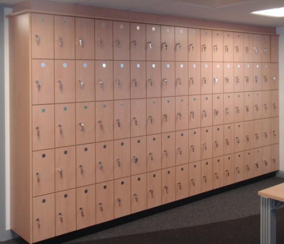 CONTEMPORARY RANGE WOODEN LOCKERS FOR SCHOOLS Where appearance is important in areas such as corridors, lecture rooms and staff rooms wooden lockers are the ideal