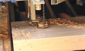 With the computer-controlled working stroke, all sorts of pocket hole drilling, countersinking or