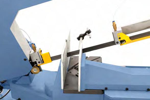 For double mitre cutting the position of the quick clamp vice can be changed.