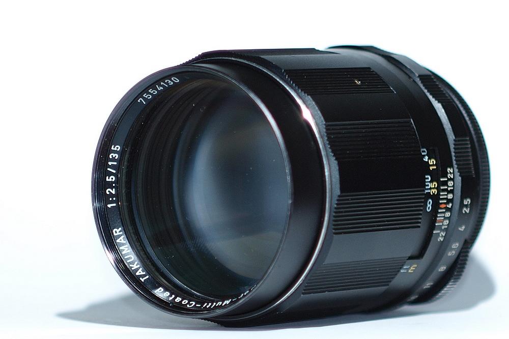 Generelt indtryk Takumar 135mm f/2,5was produced in two different optical versions. One with 5 lenses in four groups and a latter lens with six lenses in six groups.