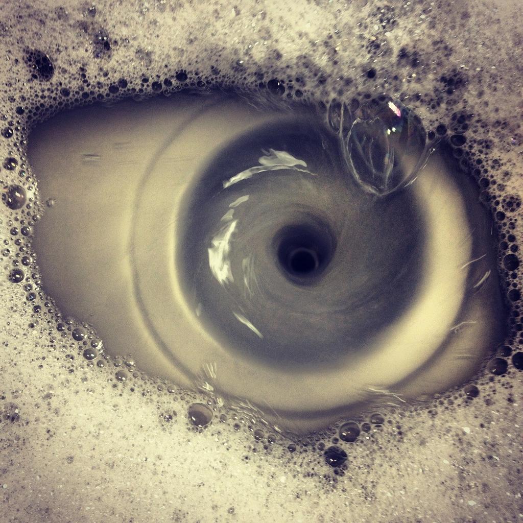 4 / 55 Today s Fun Example: Eye in Sink Illusion Tried taking a picture of a sink