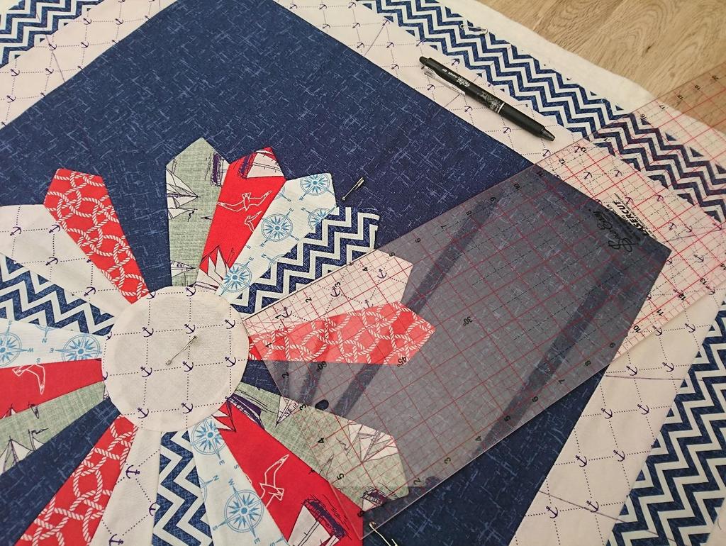 I didn t want to anything too elaborate for the quilting, as I love the Dresden pattern, so I decided to extend the pattern, by quilting from where the Dresden applique finished out to the corners of