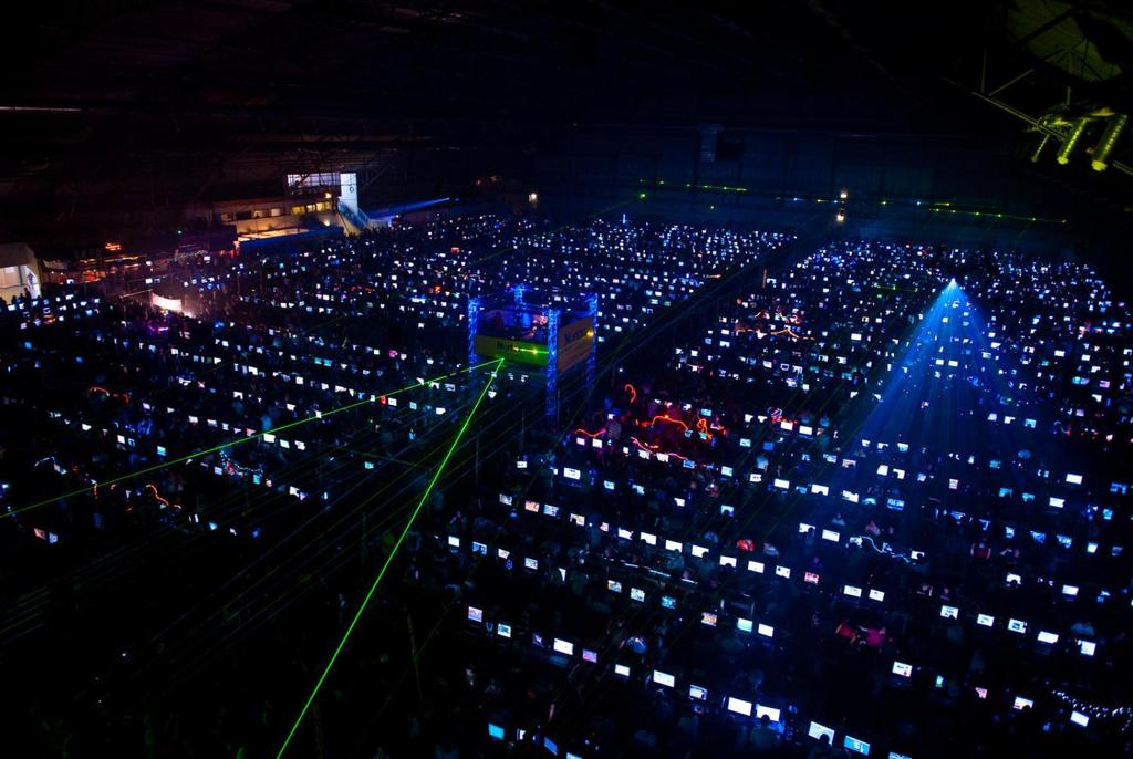 WHAT IS DREAMHACK DreamHack is the world s largest digital festival and holds the official world record as World s largest LAN party in the Guinness Book of Records.