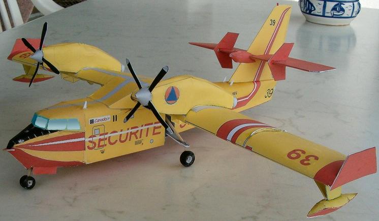 Bobs Card Models www.bobscardmodels.com Canadair CL-415 (1:72) The Bombardier 415 (formerly Canadair CL-415) is a Canadian amphibious aircraft purpose-built as a water bomber.
