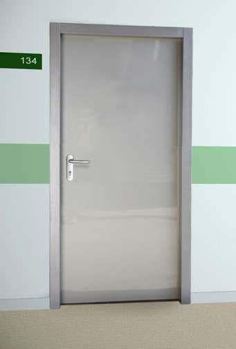 93 prevent the adherence of bacteria and allow an easy cleaning of the door.