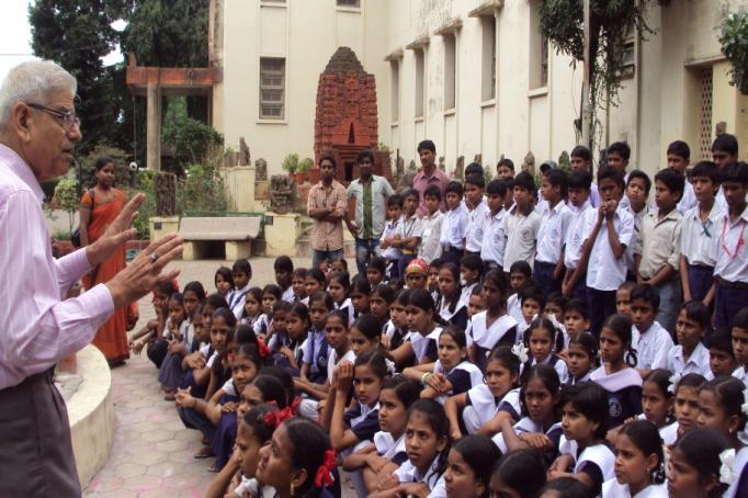 Students from Government Primary School, Bagdoon, Pithampur, and Future Foundation School, Indore, had been taken for the museum visit. Dr. S. K.