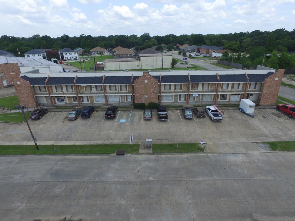 Property Summary Available SF: Lease Rate: Lot Size: Building Size: Building Class: Zoning: Market: Sub Market: Cross Streets: 515-1,545 SF $5.83-5.86 SF/yr (MG) 0.