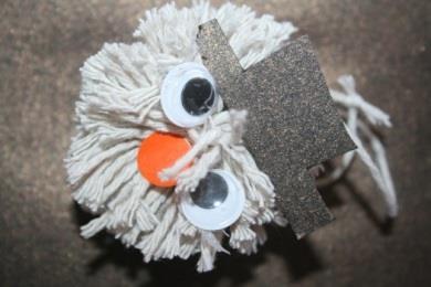 8 Pom-pom festive cheer wool, cardboard and scissors. Pom-poms are fun and easy to make. From Christmas baubles to snowmen the possibilities are endless! a. Take two identical cardboard circles and cut out identical circles of the middle to create a card doughnut.