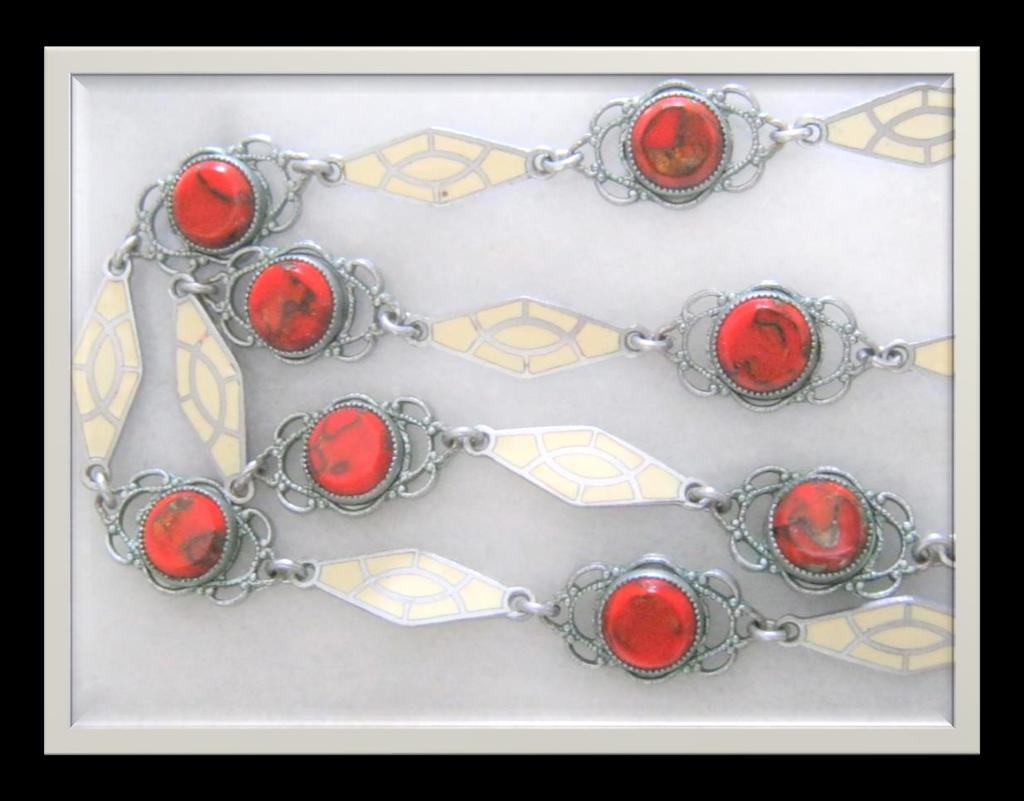 An Art Deco necklace with