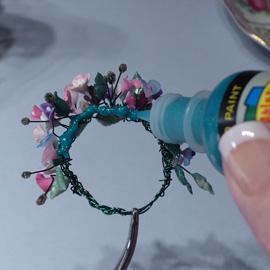 A Nice Finish After you have all the flowers, leaves and berry stems on the wreath headpiece, you