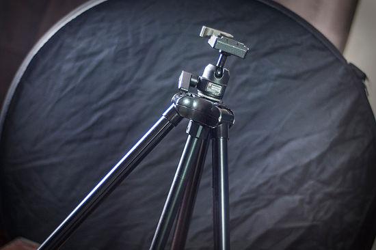 [3] A flashlight can be used to fill in shadows. Ensure that wherever the tripod is set up is safely out of the way of other people tripping over it.
