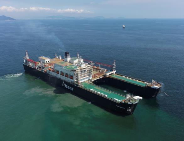 float-over installation Pieter Schelte Largest vessel afloat 240,000 tonnes