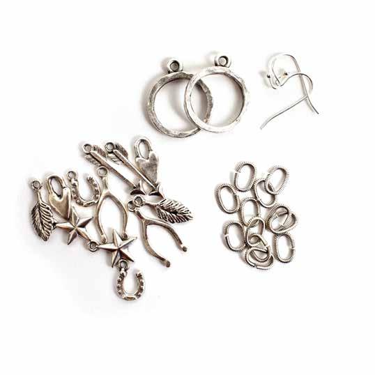 Includes: 2 Earwires 2 Toggle Ring Contemporary 6 Charms: Mini Star, Mini Horseshoe,