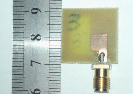 96 Ellis, Kponyo, and Ahmed antenna is 41 41 mm 2 and achieves an S 11 < 10 db bandwidth from 4 8 GHz, and an AR bandwidth of 3.7 8.2 GHz. In this work, a new wide-slot antenna is proposed.