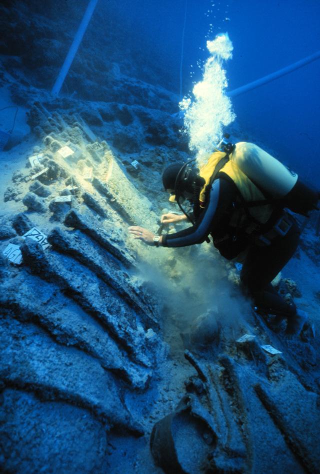 The Uluburun Shipwreck In 1982, at Uluburun, a rocky outcrop on the southern coast of Turkey, a sponge diver found what turned out to be one the earliest shipwrecks known to date.