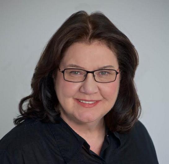 KEYNOTE SPEAKER E I L E E N M U R R AY C O - C E O O F B R I D G E WAT E R A S S O C I AT E S Eileen Murray is an award-winning leader in the financial services industry and currently serves as