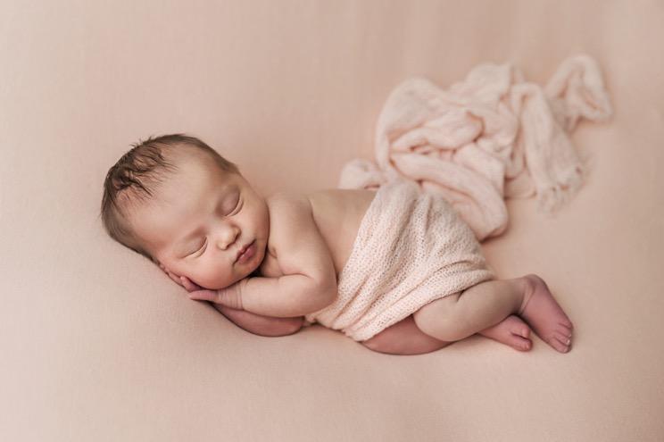 and I am fully insured. Newborn baby photography is best completed within the first 20 days after your baby is born.