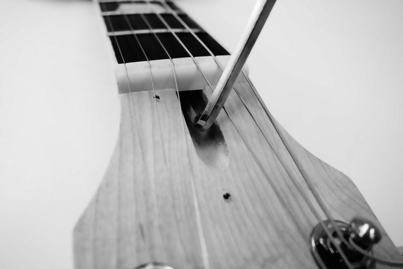 Adjusting the neck relief The neck is equipped with a steel truss rod that can be used to adjust the relief to your preferences.