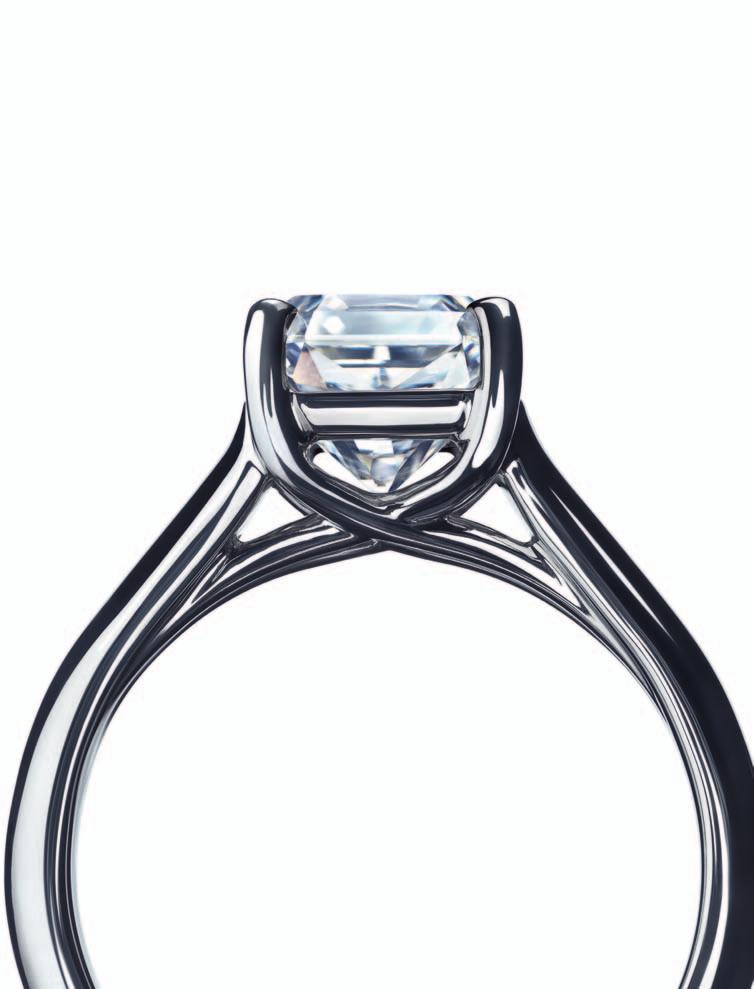 LUCIDA Lucida is uniquely beautiful. The diamond s graceful step-cut crown is paired with a brilliant-cut pavilion, held in a sensuously curved modern platinum setting.