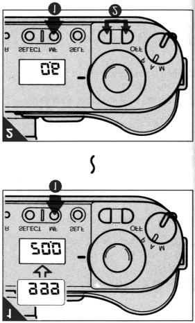 殖 Manual Focus Fig. 殖 If you press and hold MF Button, 999 will change to the focus display.