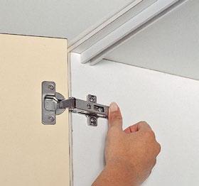 Sliding system for concertina doors - Adjustments Assembly Calibrated height adjustment Height adjustment of hinges assembled with the sliding components is achieved through a cam.