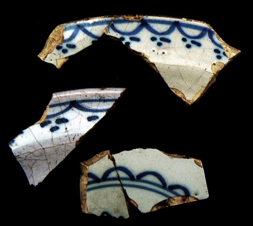 4 (No 7-6) Also conjoining shards from (1132) 1139 Plate 21 28mm 240 mm & 61 Twenty one tinglazed earthenware shards of which eighteen and two conjoin forming