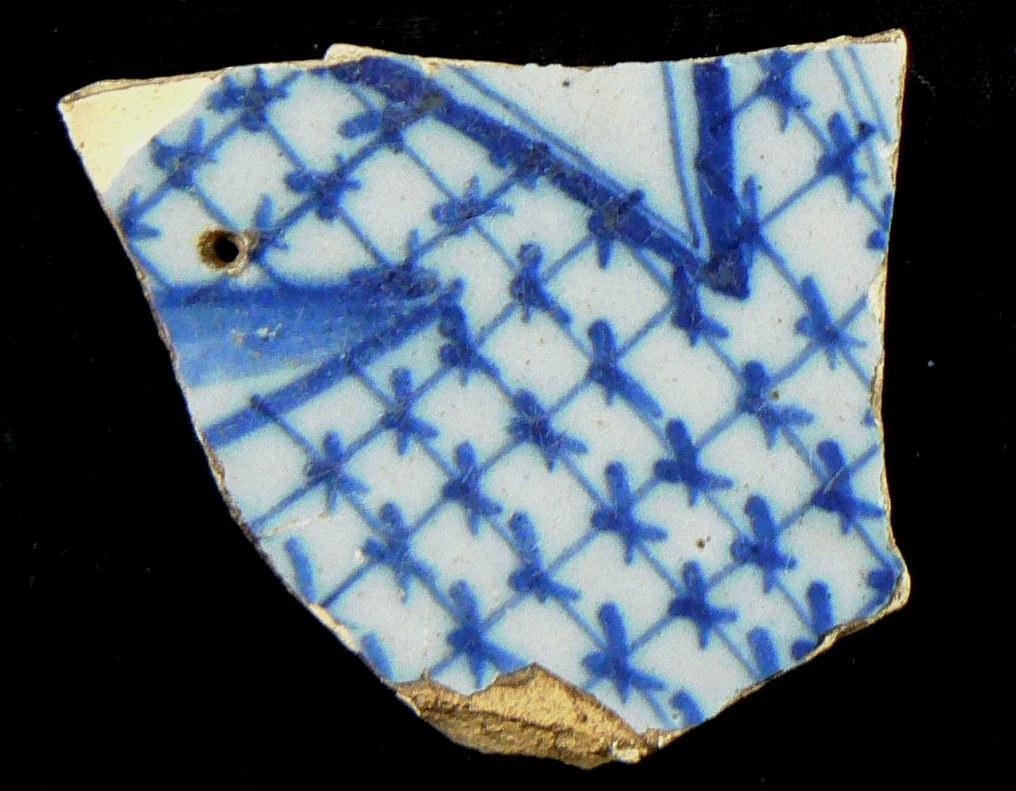 (No 7-9) 1220 Plate 1 64 One body shard from a tin-glazed earthenware plate glazed on both surfaces and decorated with