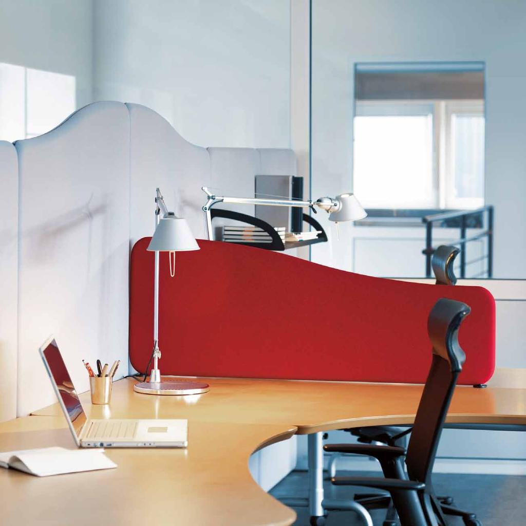 Softline DESIGN ABSTRACTA The Softline table screens come in both rectangular and wave shapes.
