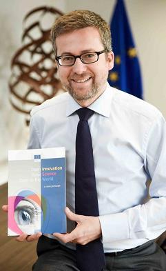 1. EU & Horizon2020 policy priorities set by European Commissioner Moedas Open, Open Science and Open to the World Open Science Open Open to the World Open Access Open Data and European Open Science