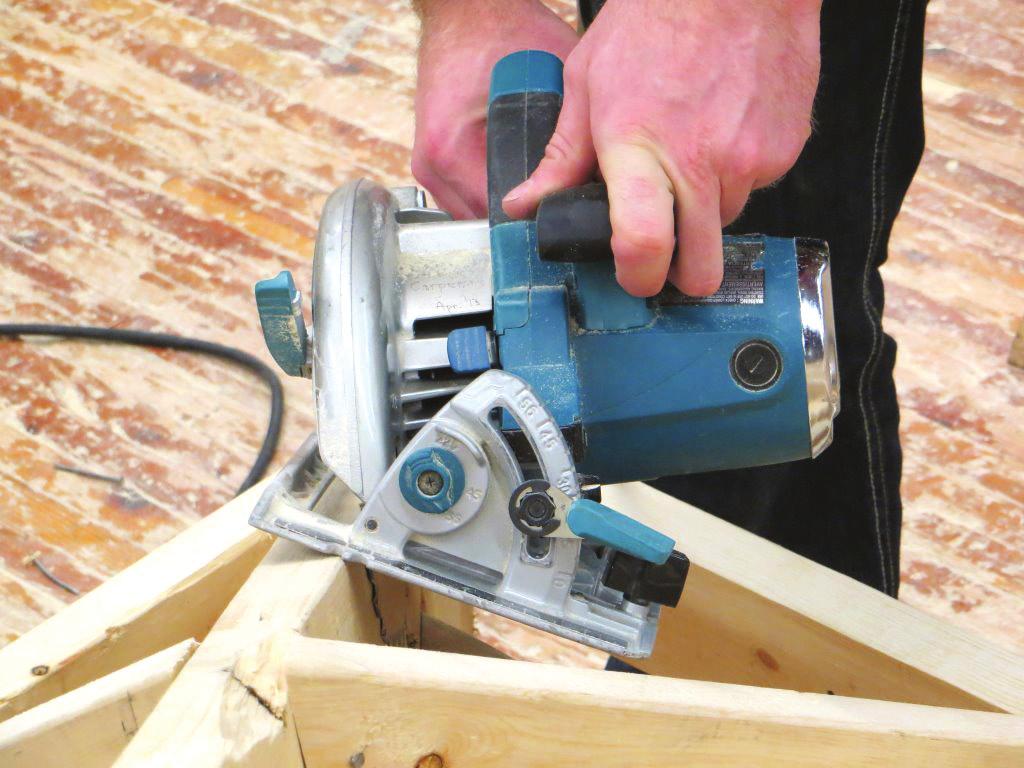 Learning Task 5 Competency H-5 LEARNING TASK 5 Lay Out Cuts for Roof Sheathing Installing the Roof Sheathing Lumber or panel-type roof sheathing can be used for sheathing hip roofs.